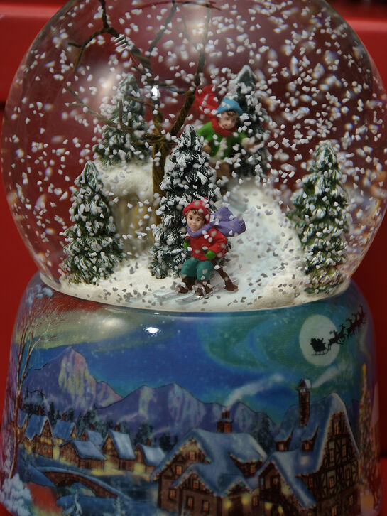 Снежный шар &quot;Дети катаются с горки в лесу&quot; Musicboxworld , арт.  | Фото 4