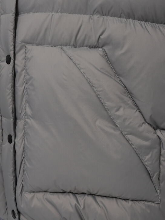 Куртка-пуховик с съемной манишкой из овчины Yves Salomon , арт.  | Фото 9