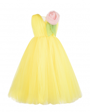 Желтое платье с объемной розой на плече