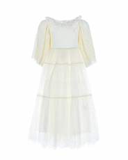 Молочно-белое платье с кружевной отделкой