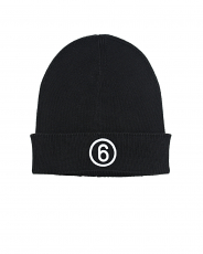 Черная шапка с белым лого