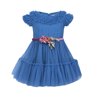 Синее платье с рюшами и поясом с цветами